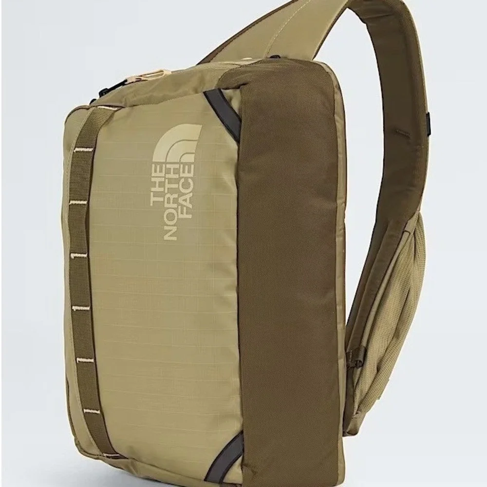 The North Face Base Camp Voyager Sling Bag Cedar Sycamore Green NF0A81BNMXO-OS
